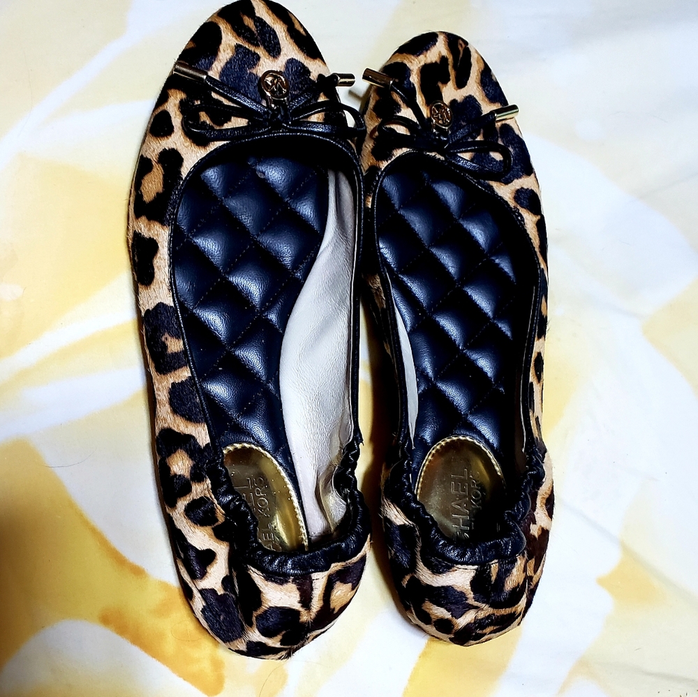 MICHAEL KORS ANIMAL PRINT FLATS SIZE 6.5 - Picture 3 of 7
